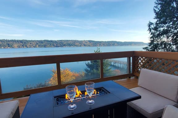Waterfront + Mt Rainier Views | 4 Decks, Games